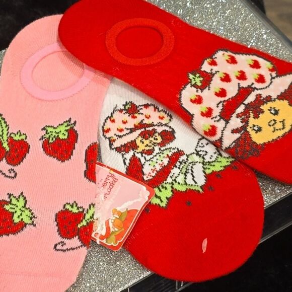 Strawberry Shortcake 3-PK Stay Put Liner Socks - Picture 6 of 7